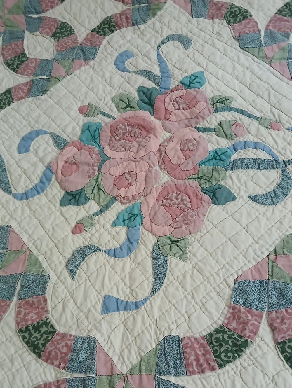 Beautiful Vintage Handmade Quilt